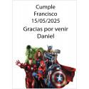 Marcadores fluorescentes em envelope vermelho decorado com adesivos da marvel para presente