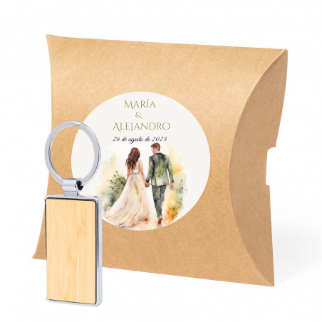 Chaveiro de bambu em envelope kraft personalizado para detalhes do casamento