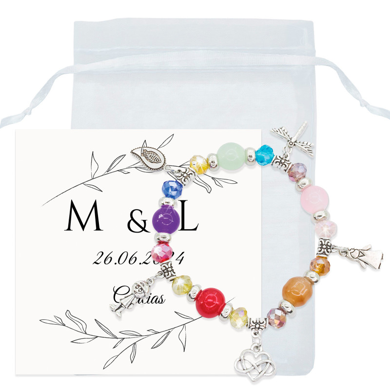 Pulseira com miçangas coloridas e pingentes em saco de organza com cartão de agradecimento para detalhes