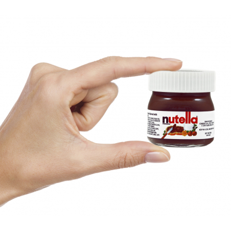 Nutella em pote pequeno com colher de biscoito apresentado em saco personalizado com adesivo de halloween