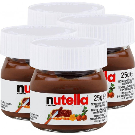 Nutella em pote pequeno com colher de biscoito apresentado em saco personalizado com adesivo de halloween