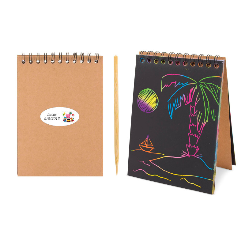 Caderno de desenho multicolorido com adesivo