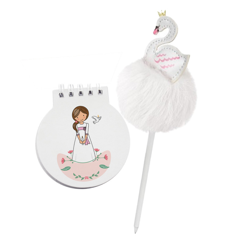 Caderno de comunhão de menina com caneta cisne com pompom