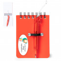 Caderno com caneta e adesivo personalizado para detalhes