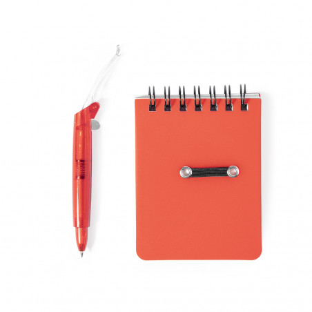 Caderno com caneta e adesivo personalizado para detalhes